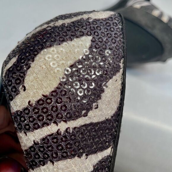 BLACK & WHITE SEQUIN ZEBRA PRINT PEEP TOE WIRH 5”BLACK LACQUER HEEL SIZE 7.5 - Picture 6 of 6